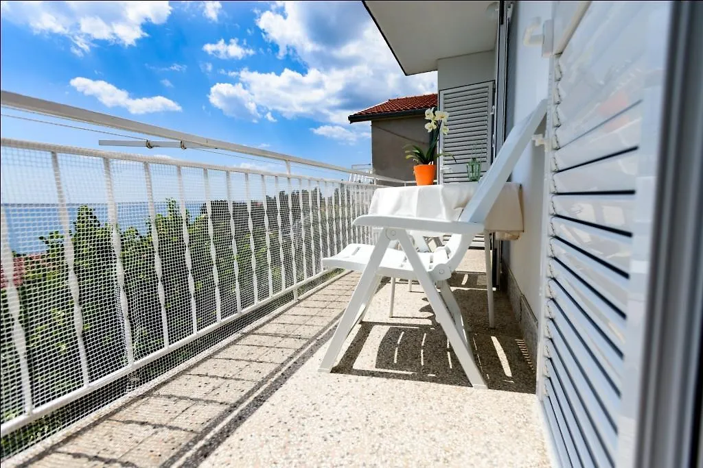 Apartments Marija Stari Grad  Croatia